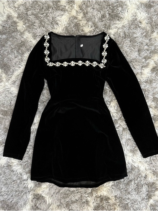 Dresses & Skirts - Black Velvet Long-Sleeve Mini Dress with Floral Trim